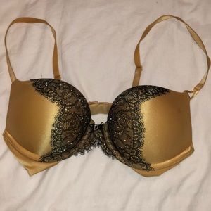 Victoria’s Secret bombshell bra